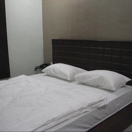 Hotel Confirm Inn Kota Kota  Buitenkant foto